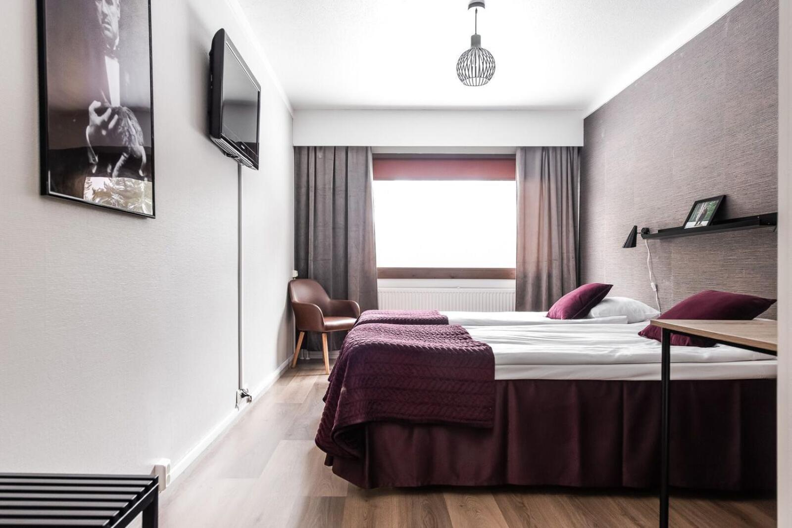 Hotel Kaeenpesae Ylivieska Bagian luar foto