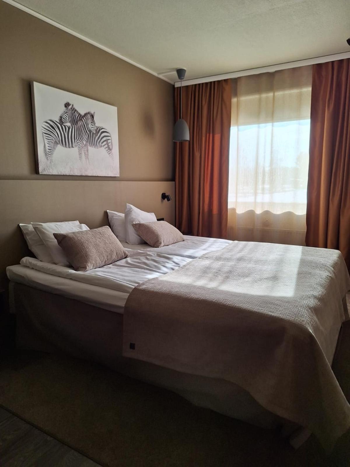 Hotel Kaeenpesae Ylivieska Bagian luar foto