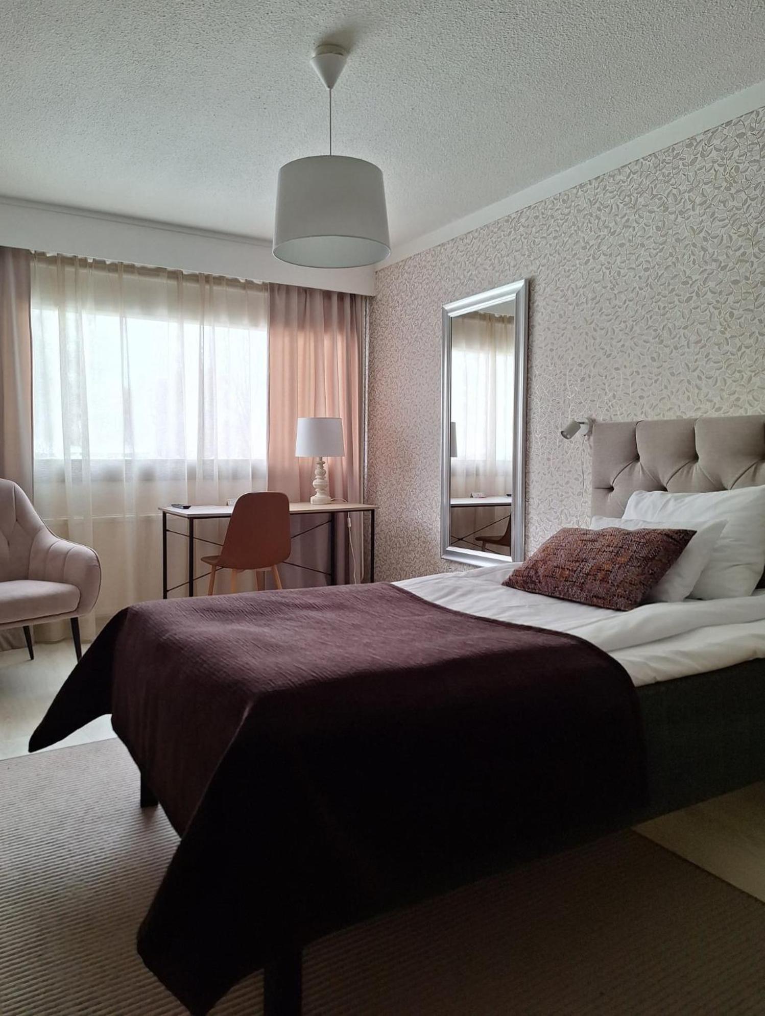 Hotel Kaeenpesae Ylivieska Bagian luar foto