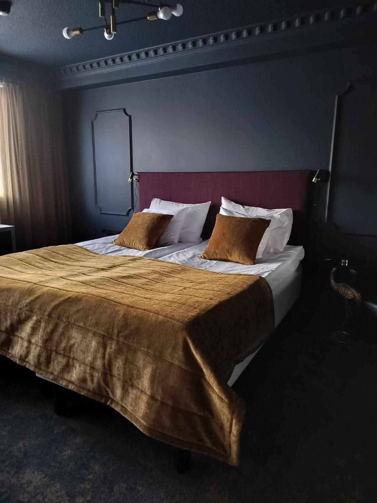 Hotel Kaeenpesae Ylivieska Bagian luar foto