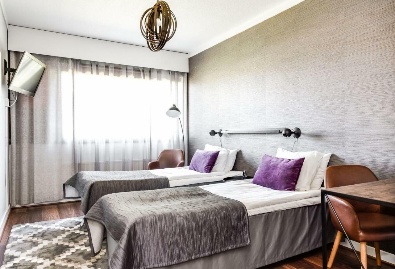 Hotel Kaeenpesae Ylivieska Bagian luar foto